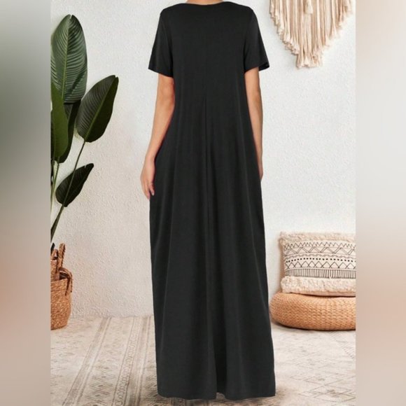 Black Round Neck Hidden Pocket Maxi Tee Dress - Picture 2 of 5